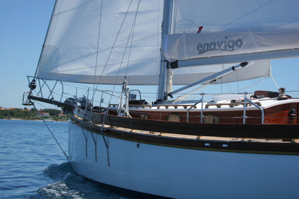 Enavigo Cutter — drvena krstareća jahta pod jedrima